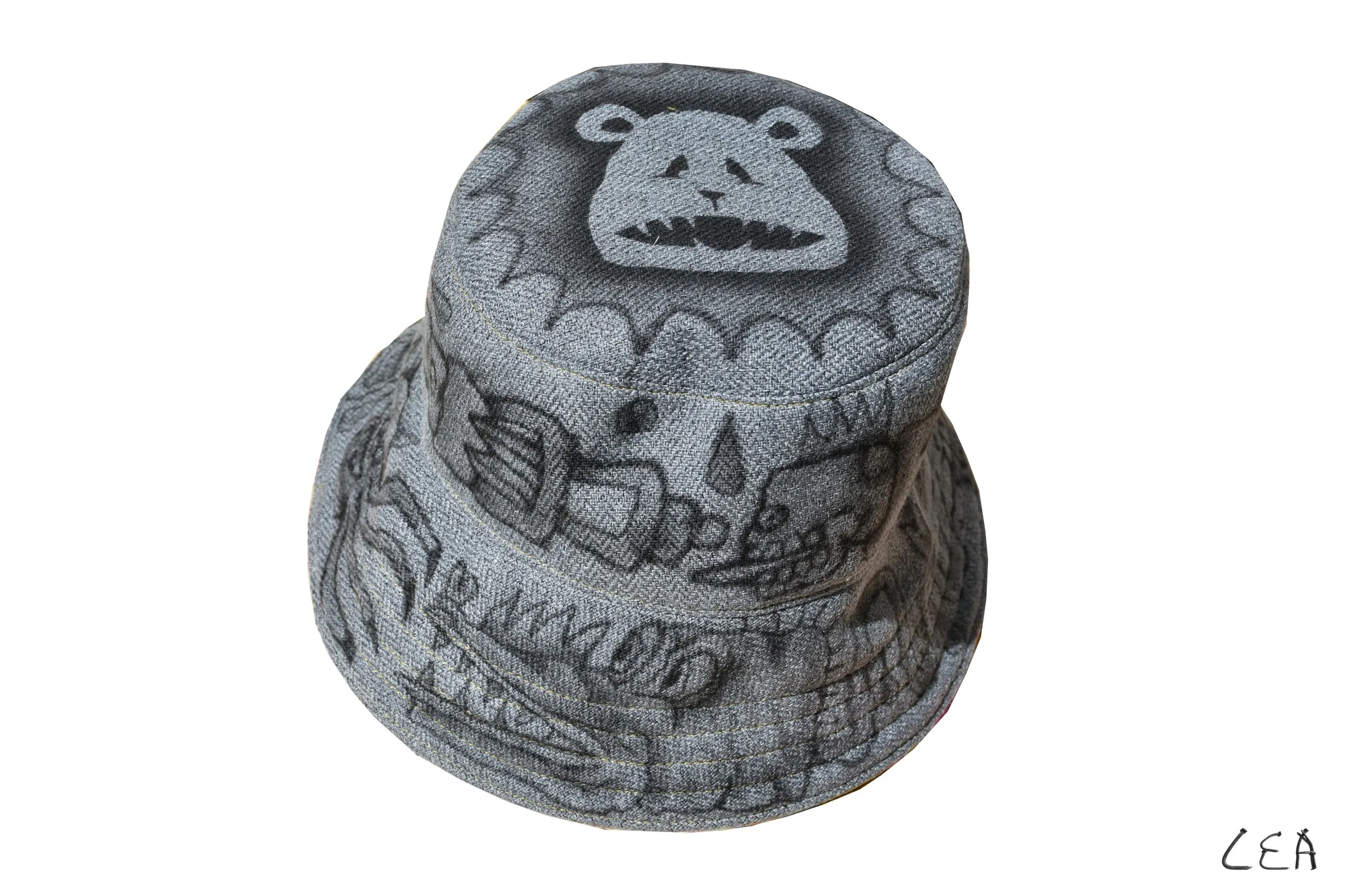 Bucket hat reversible intervenido