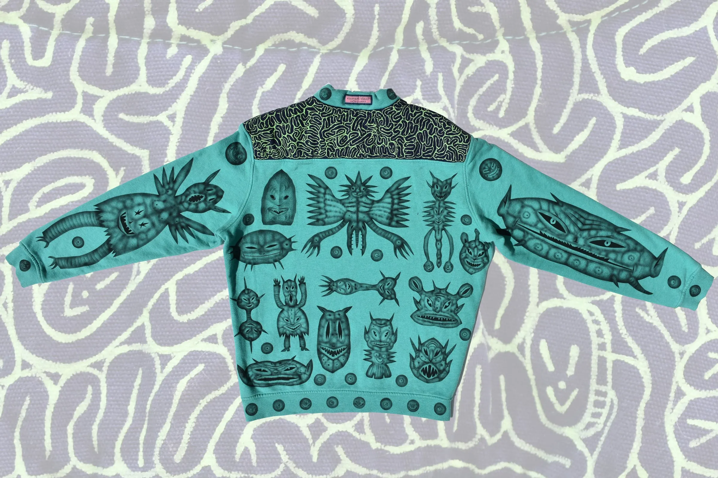 Sudadera verde intervenida